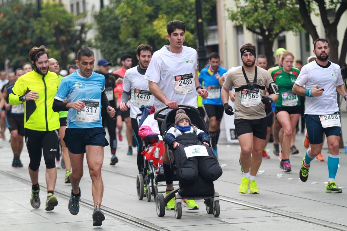 ¿Has corrido la Media Maratón de Sevilla? ¡Búscate en las imágenes!