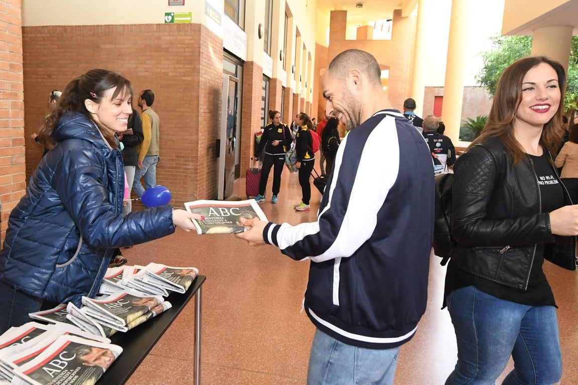 Gran afluencia de público en la Feria del corredor del Maratón de Sevilla