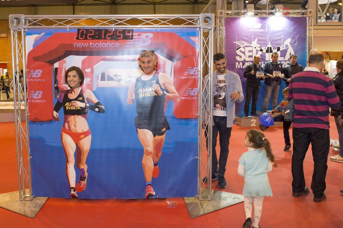 Gran afluencia de público en la Feria del corredor del Maratón de Sevilla