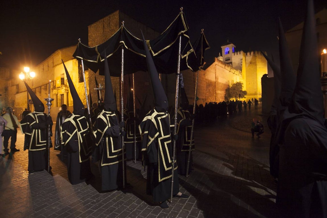 Las fotos de la hermandad del Via Crucis el Lunes Santo de la Semana Santa de Córdoba 2017
