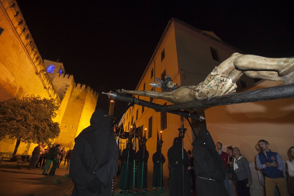 Las fotos de la hermandad del Via Crucis el Lunes Santo de la Semana Santa de Córdoba 2017