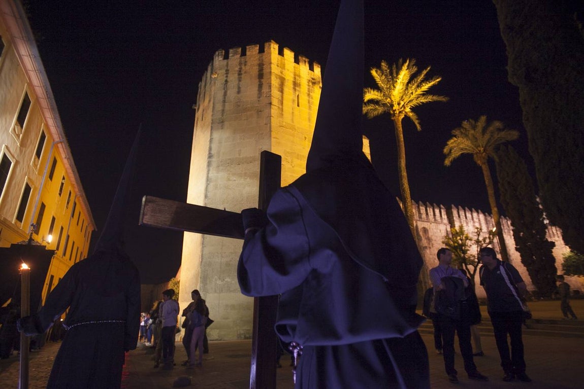 Las fotos de la hermandad del Via Crucis el Lunes Santo de la Semana Santa de Córdoba 2017