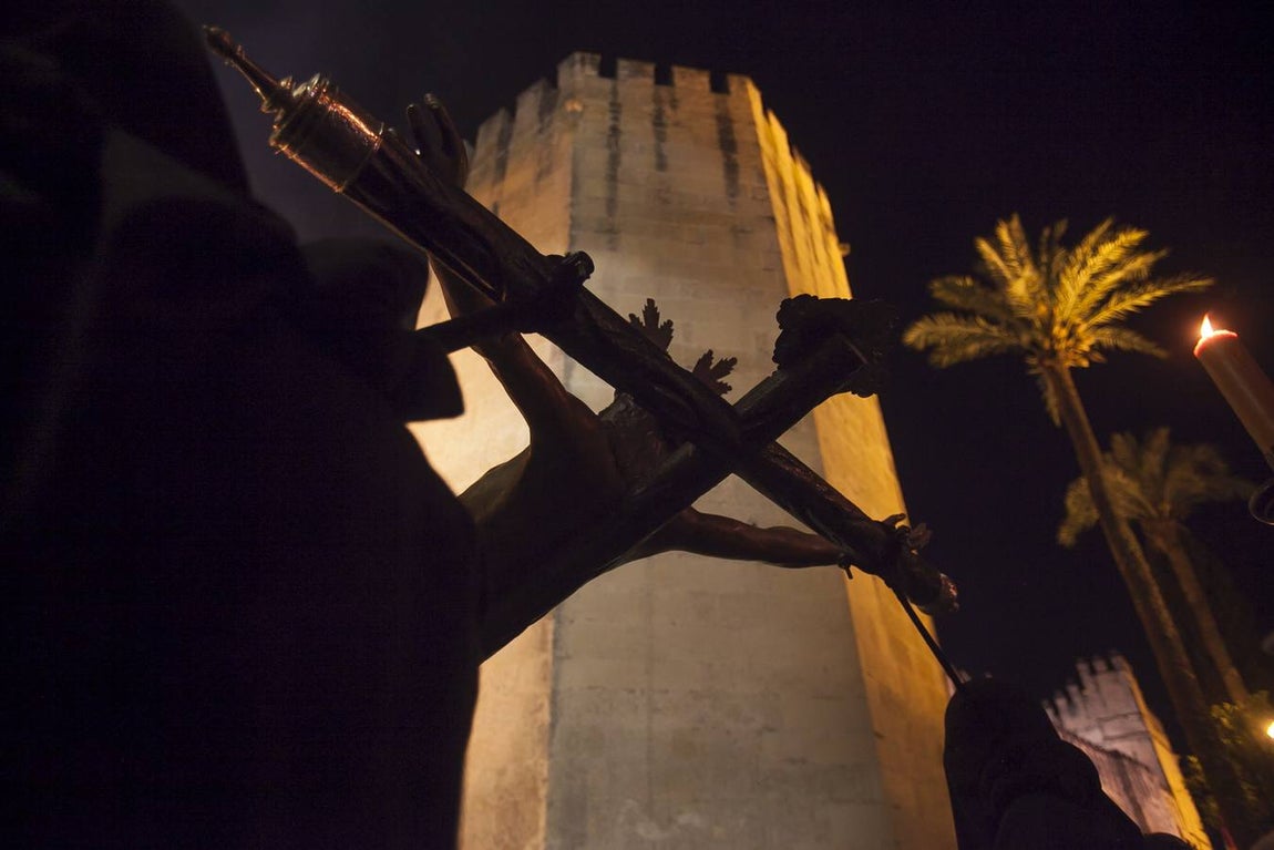 Las fotos de la hermandad del Via Crucis el Lunes Santo de la Semana Santa de Córdoba 2017