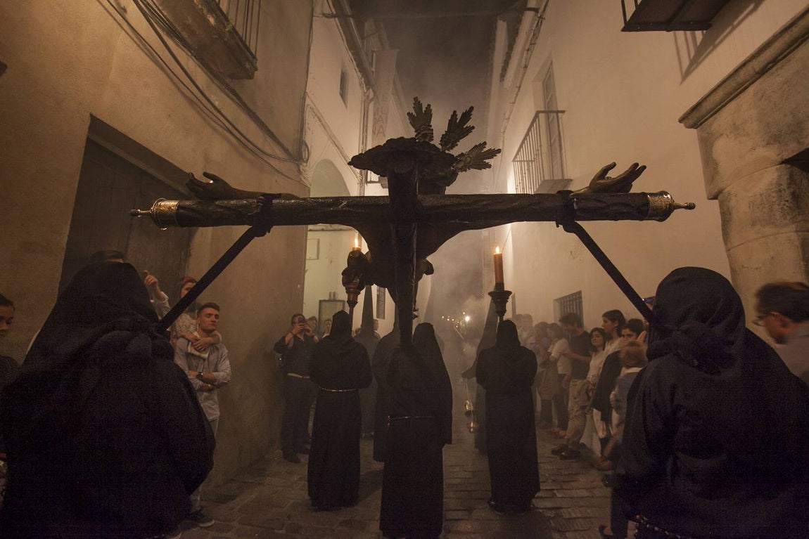 Las fotos de la hermandad del Via Crucis el Lunes Santo de la Semana Santa de Córdoba 2017