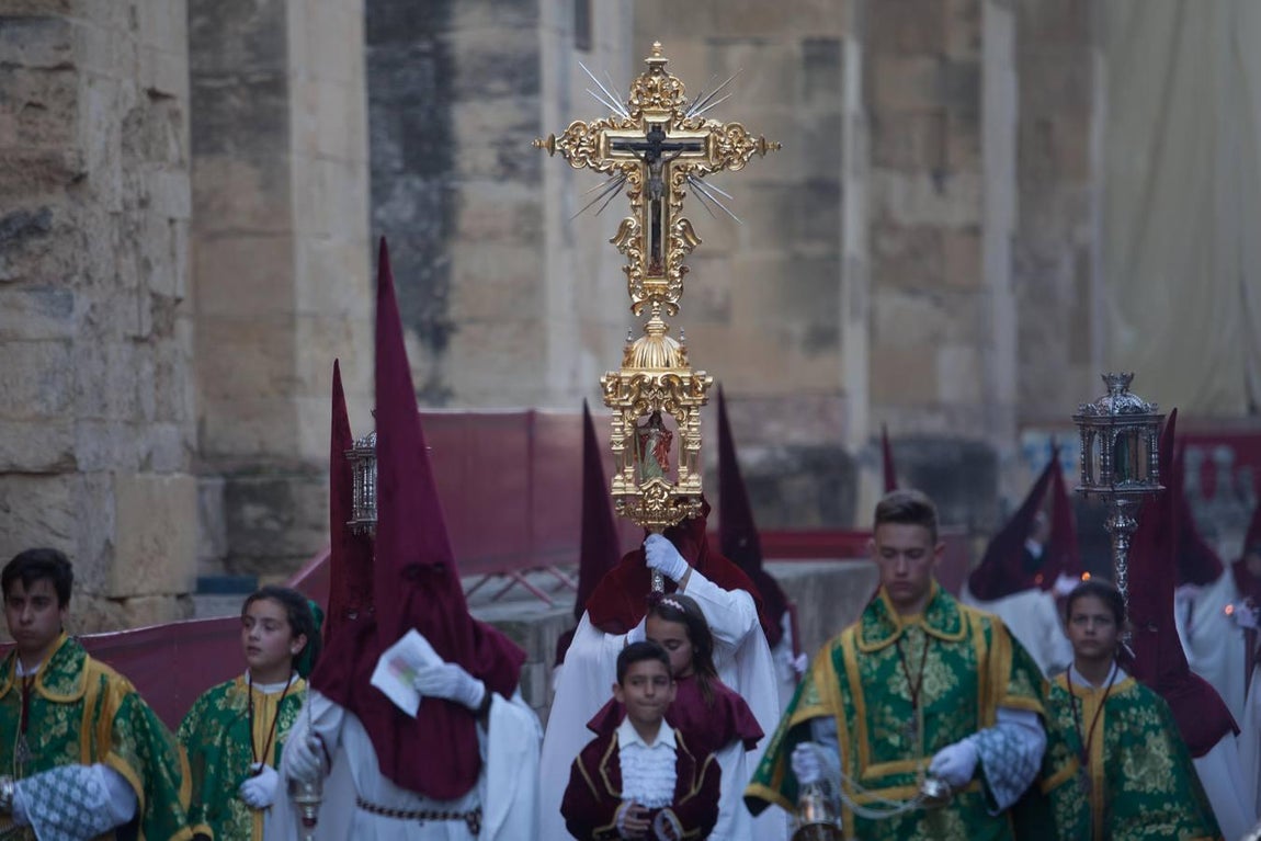 Las fotos de la hermandad de la Vera Cruz el Lunes Santo de la Semana Santa de Córdoba 2017