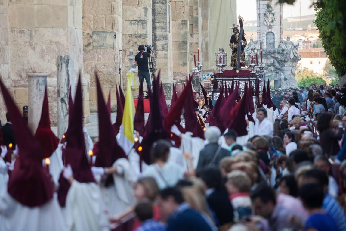 Las fotos de la hermandad de la Vera Cruz el Lunes Santo de la Semana Santa de Córdoba 2017
