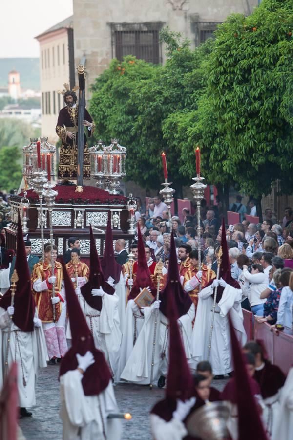 Las fotos de la hermandad de la Vera Cruz el Lunes Santo de la Semana Santa de Córdoba 2017