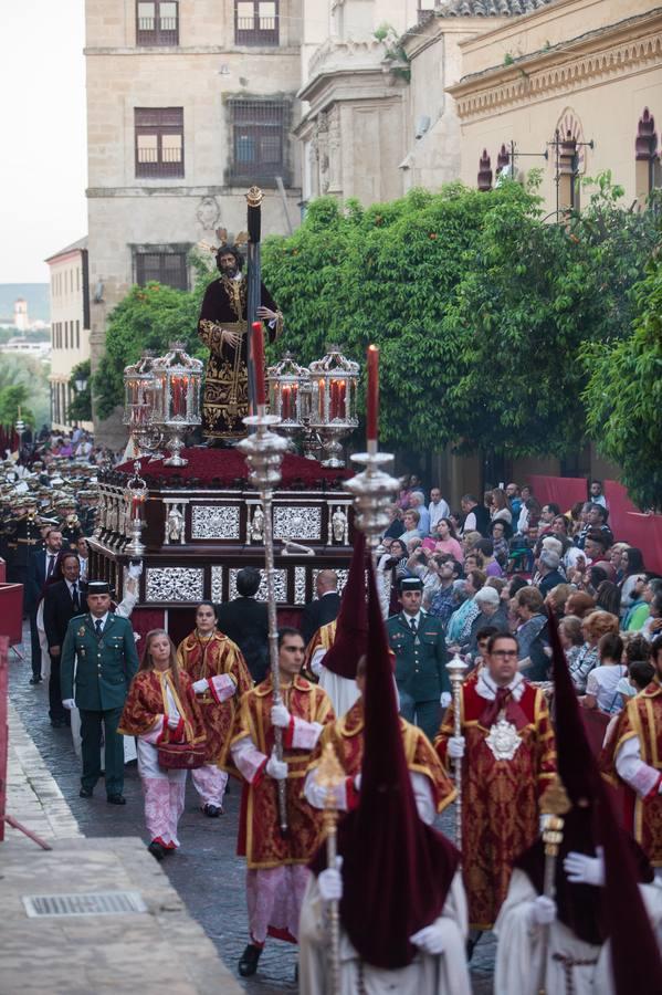 Las fotos de la hermandad de la Vera Cruz el Lunes Santo de la Semana Santa de Córdoba 2017