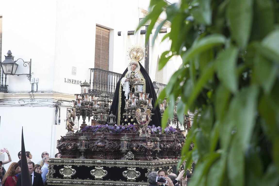Las fotos de la Soledad del Viernes Santo de la Semana Santa de Córdoba 2017