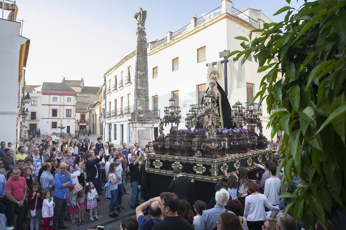 Las fotos de la Soledad del Viernes Santo de la Semana Santa de Córdoba 2017