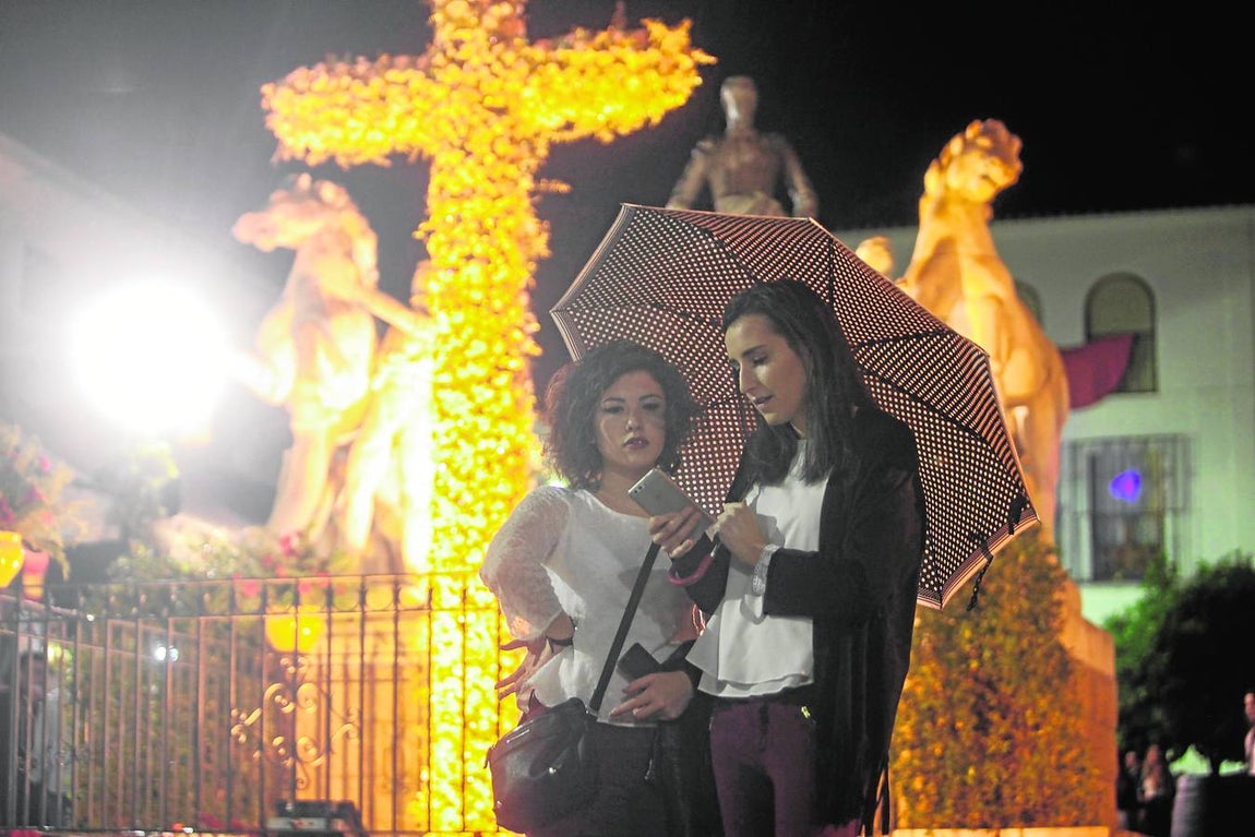 En imágenes, el primer día de las Cruces de Mayo de Córdoba 2017