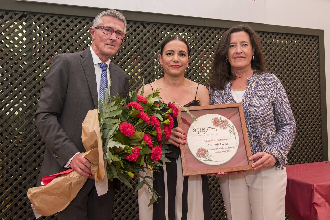 Entrega de los Premios «Los claveles de la Prensa» en la Caseta de la Asociación de la Prensa