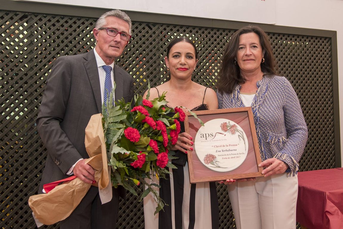 Entrega de los Premios «Los claveles de la Prensa» en la Caseta de la Asociación de la Prensa