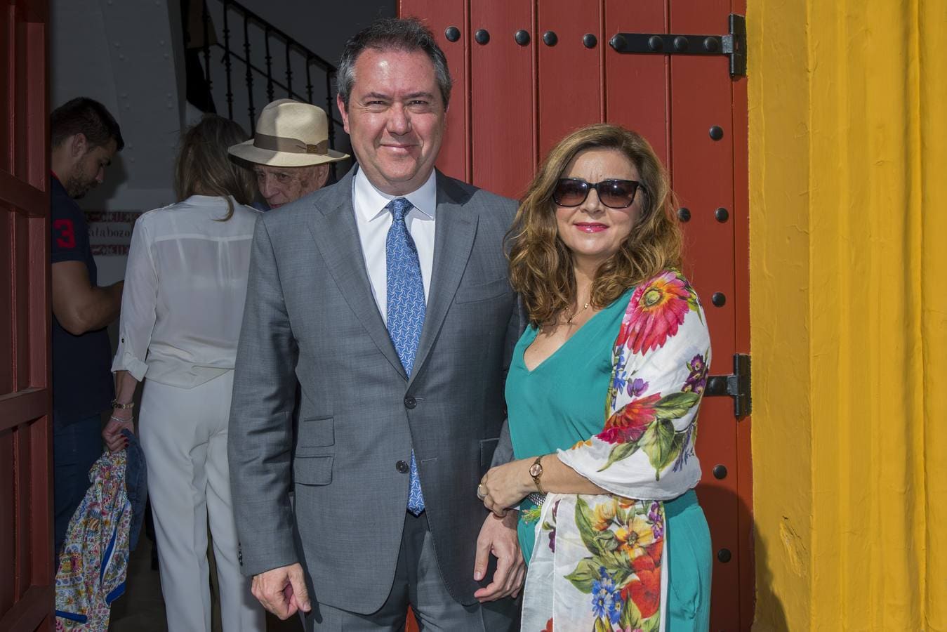 El alcalde de Sevilla Juan Espadas y su mujer Carmen Ibanco. 