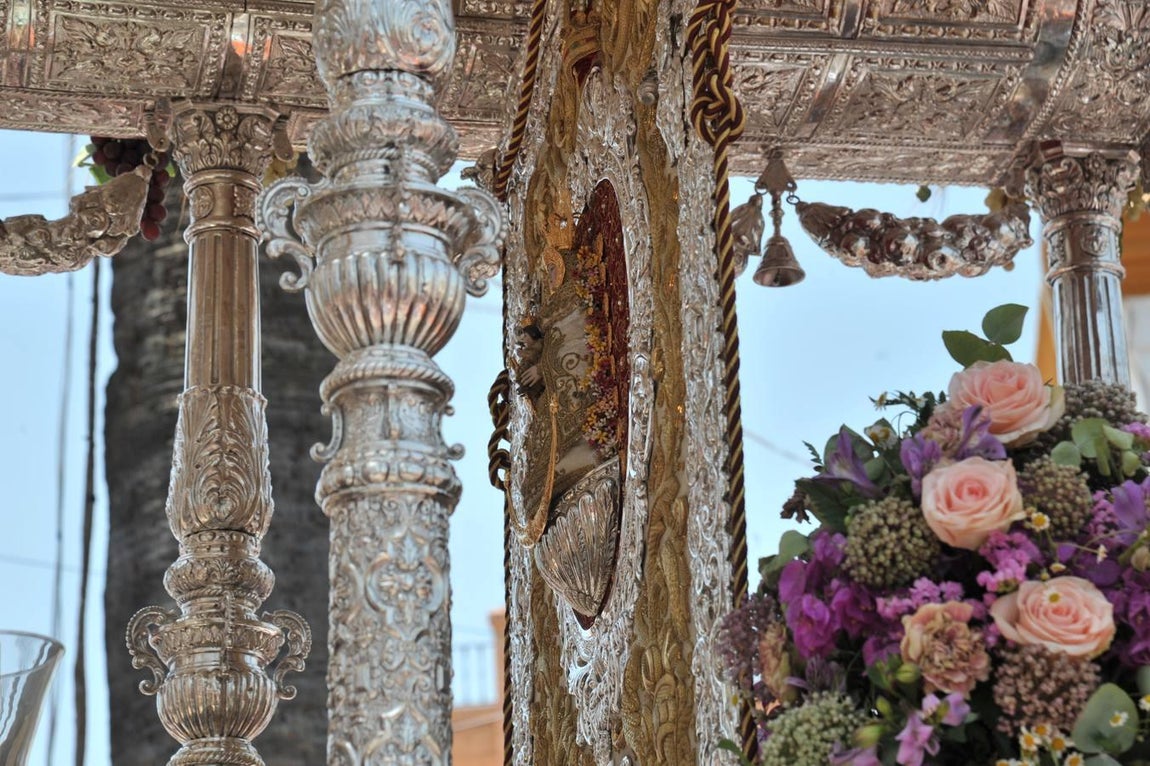 Detalle del Simpecado de La Puebla del Río