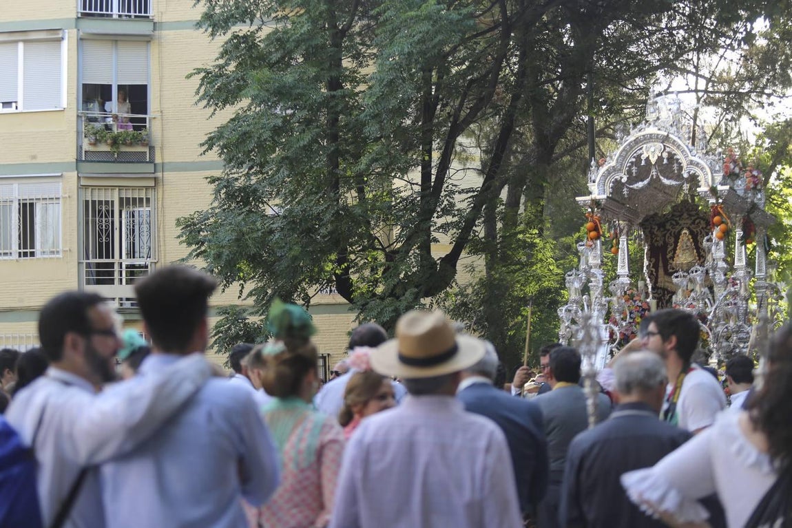 La salida de la hermandad del Rocío de Sevilla Sur, en imágenes