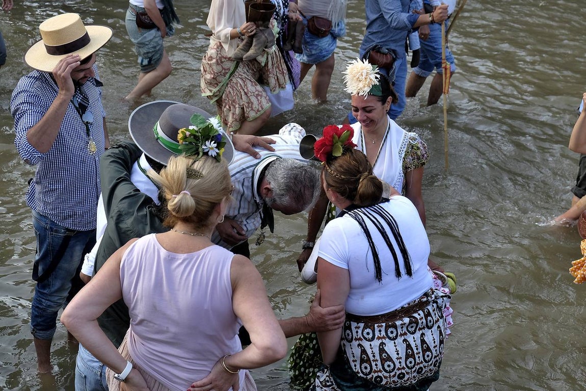 El paso del Vado del Quema de Triana, Sevilla Sur y Sevilla