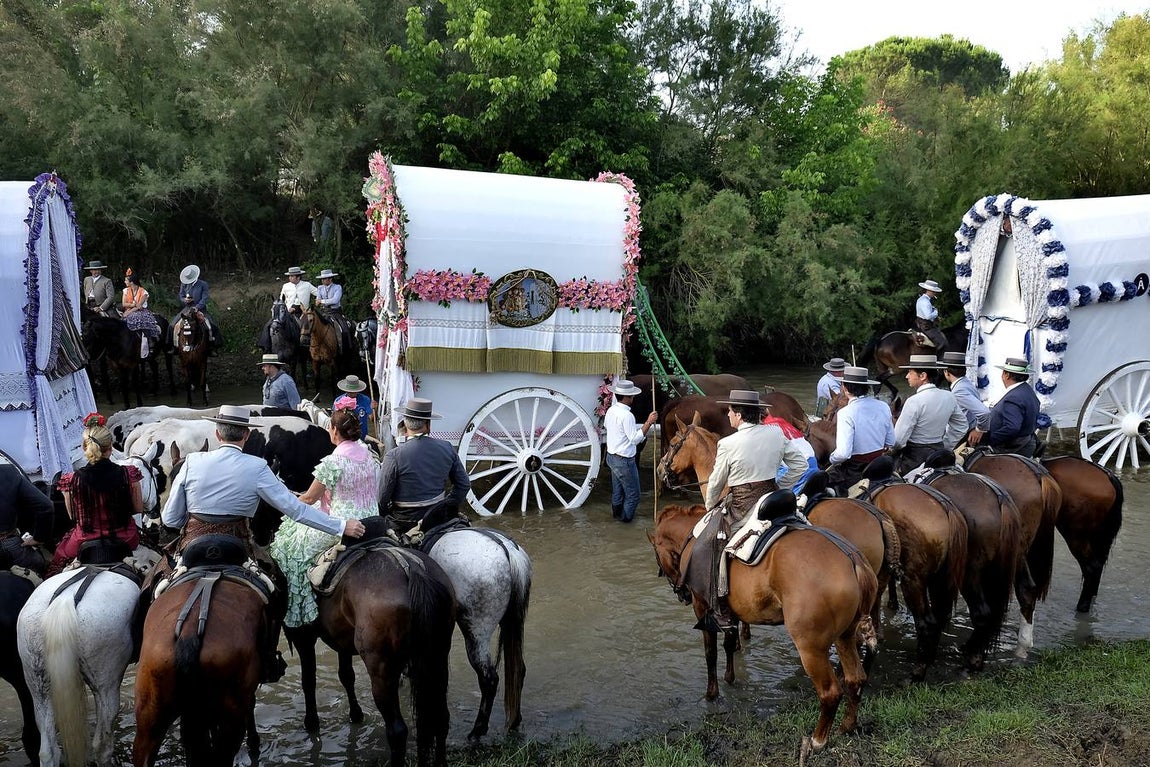 El paso del Vado del Quema de Triana, Sevilla Sur y Sevilla