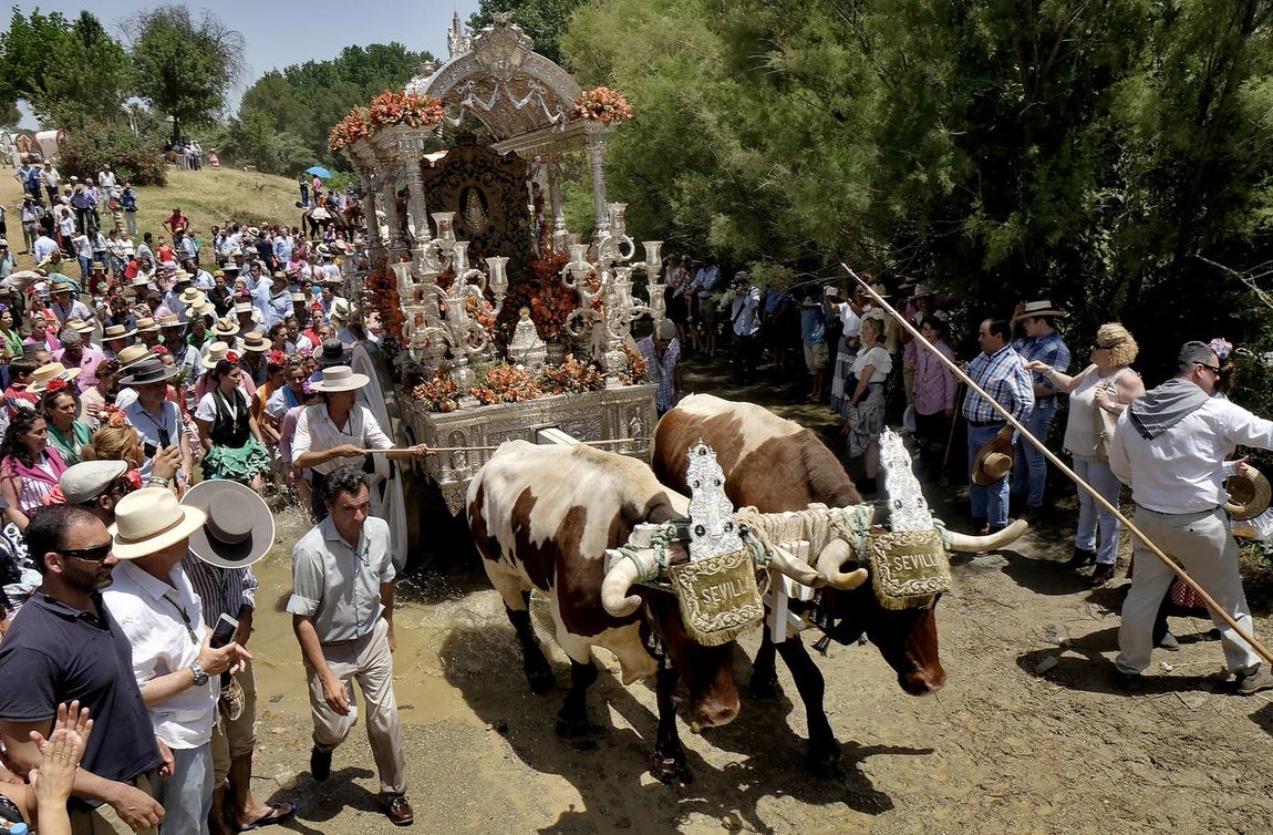 El paso del Vado del Quema de Triana, Sevilla Sur y Sevilla