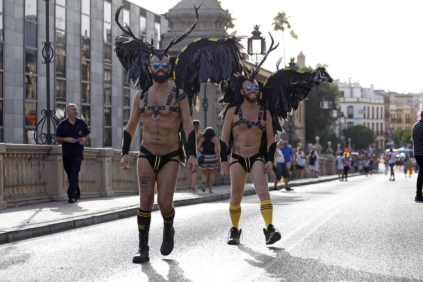 Las mejores imágenes del «Orgullo gay» en Sevilla