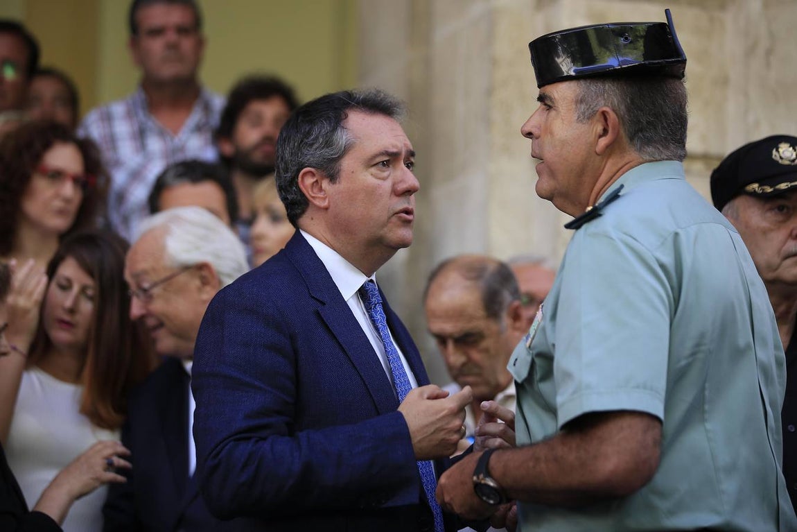 Minuto de silencio por el atentado de Barcelona en Sevilla