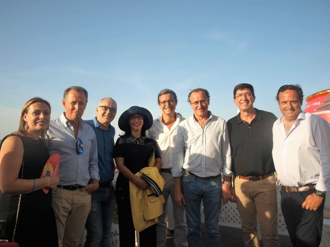 Inmaculada Muñoz, el alcalde de Chiclana de la Frontera, José María Román, Joaquín Páez, María Luisa de Contes, Jorge Paradela, el ex ministro Alfonos Alonso, el parlamentario andaluz por Ciudadanos Juan Marín y Juan Pablo Lázaro