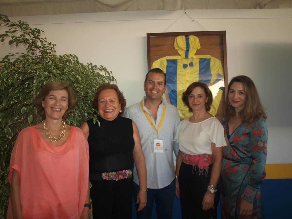 María Asunción Loring, María del Carmen Moreno, Gracia Lago y su hija Gracia Gómez-Millán