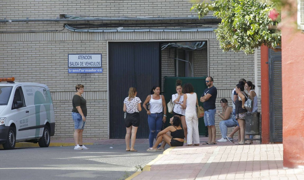 En imágenes: Muere aplastada por un ascensor en Valme
