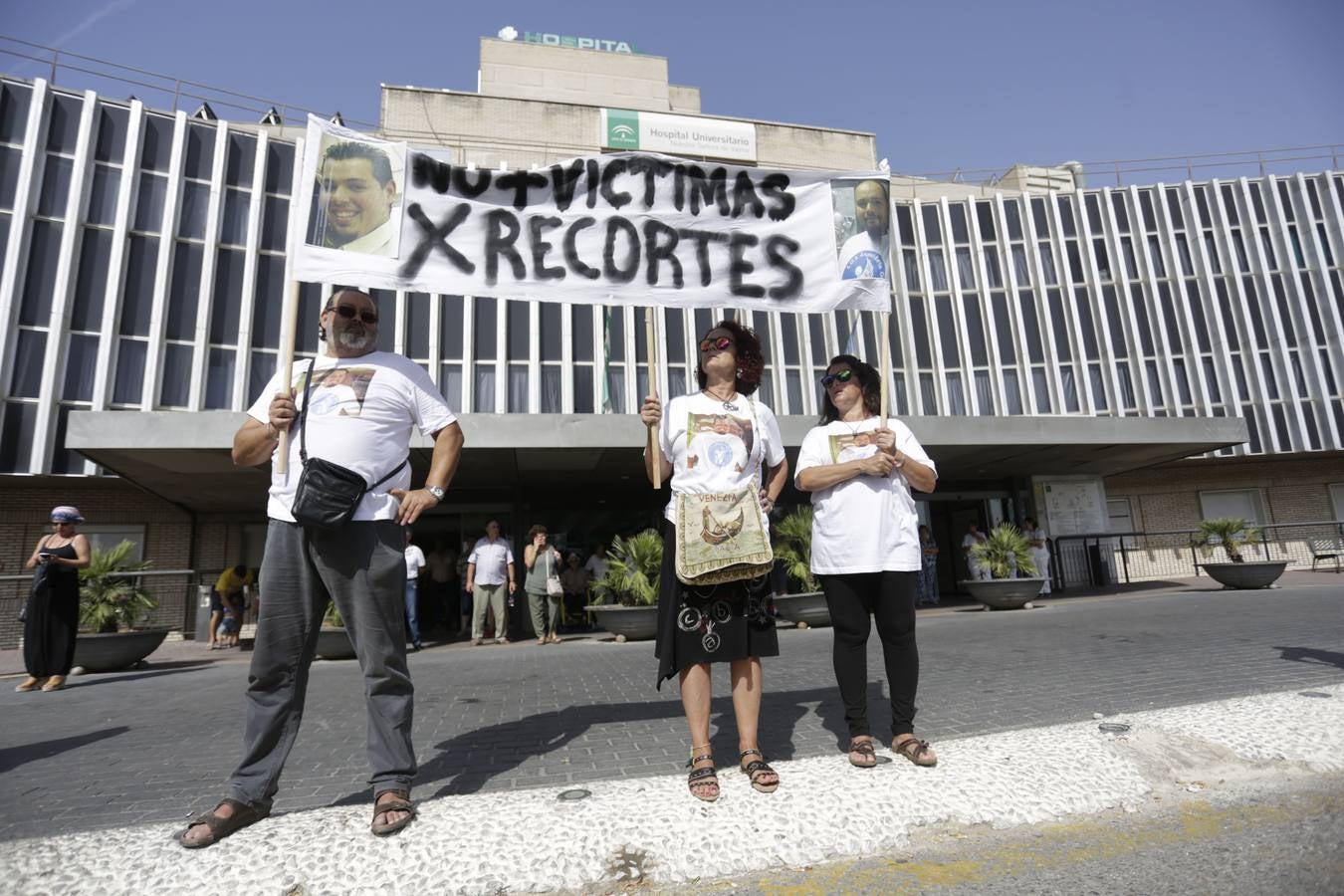 Concentración por la muerte de la joven en Valme