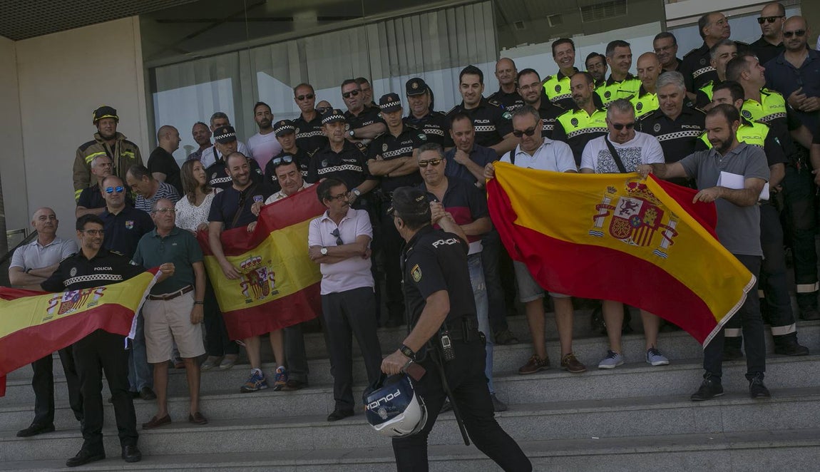 La Policía Local muestra su apoyo a las fuerzas de seguridad del Estado