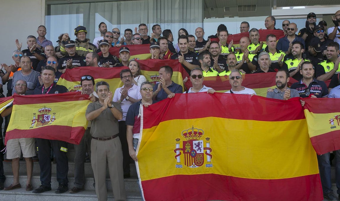 La Policía Local muestra su apoyo a las fuerzas de seguridad del Estado