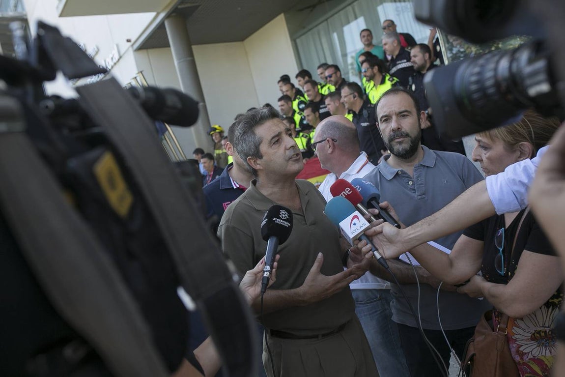 La Policía Local muestra su apoyo a las fuerzas de seguridad del Estado