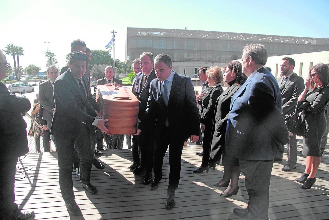 Rostros conocidos en la capilla ardiente del humorista