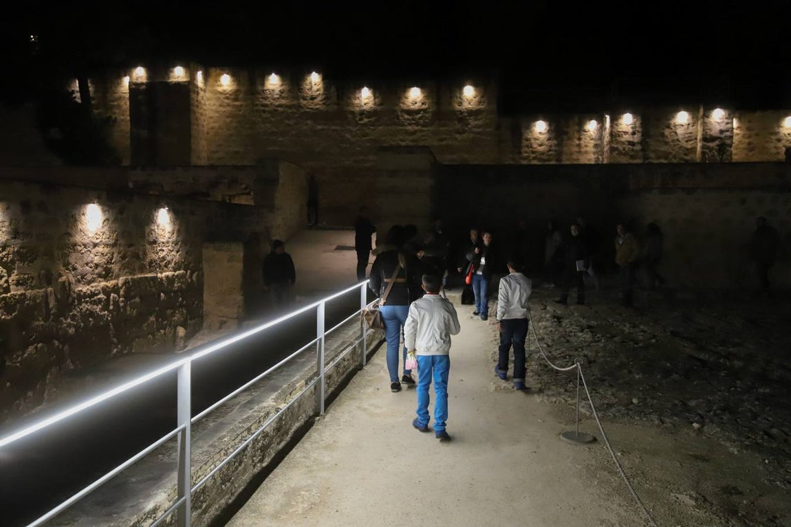 La primera visita nocturna a Medina Azahara, en imágenes