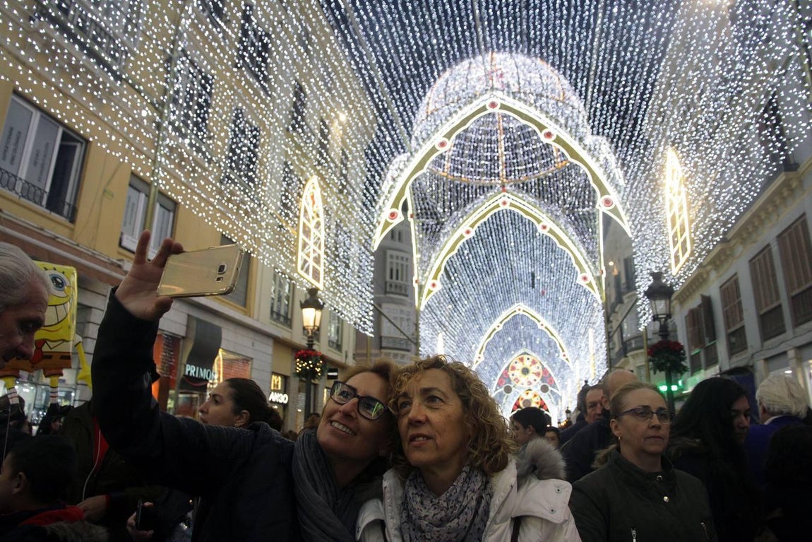 Málaga enciende la Navidad con su espectacular alumbrado