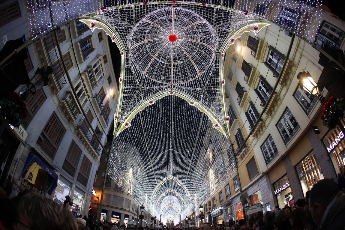 Málaga enciende la Navidad con su espectacular alumbrado