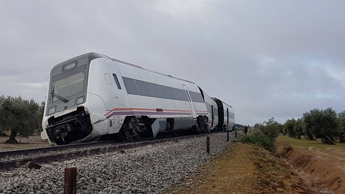 El accidente del tren Málaga-Sevilla en Arahal, en imágenes