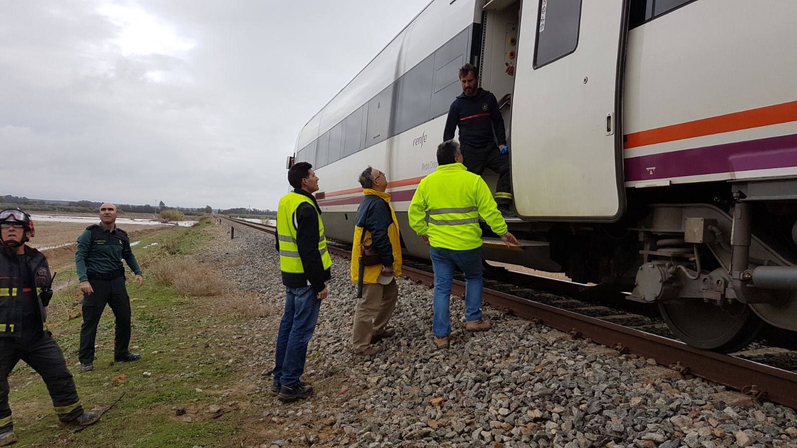 El accidente del tren Málaga-Sevilla en Arahal, en imágenes