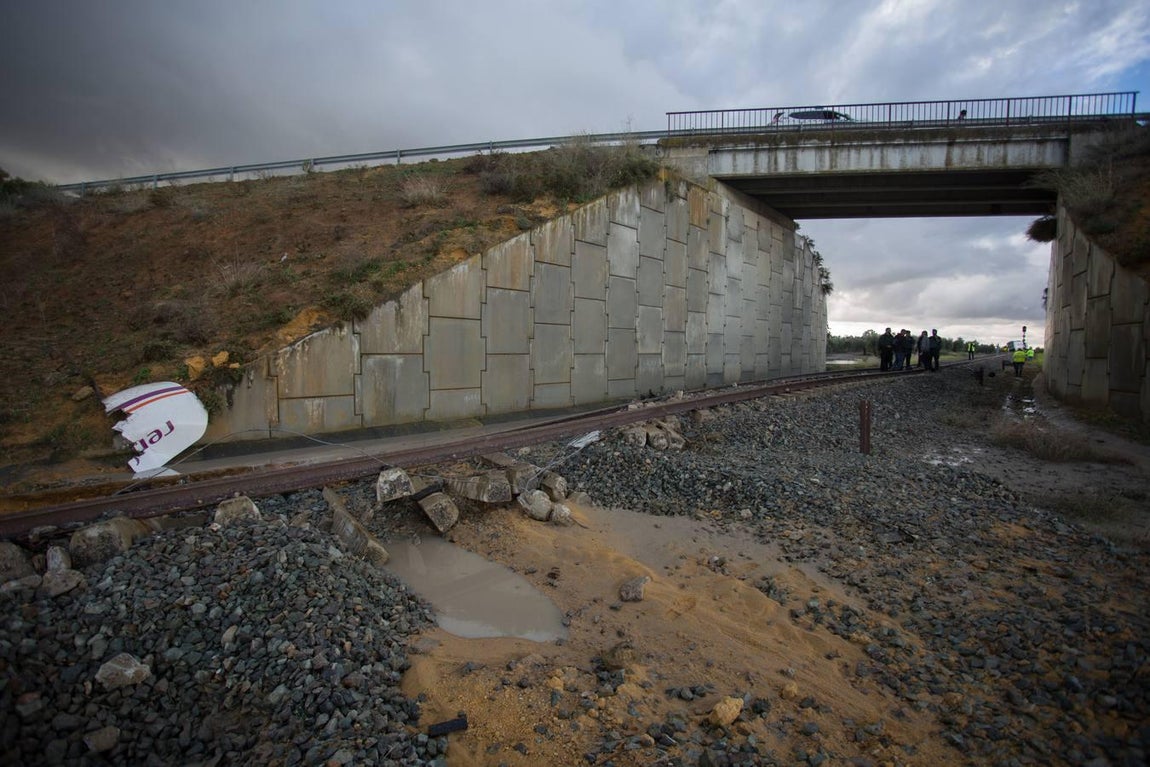 El accidente del tren Málaga-Sevilla en Arahal, en imágenes