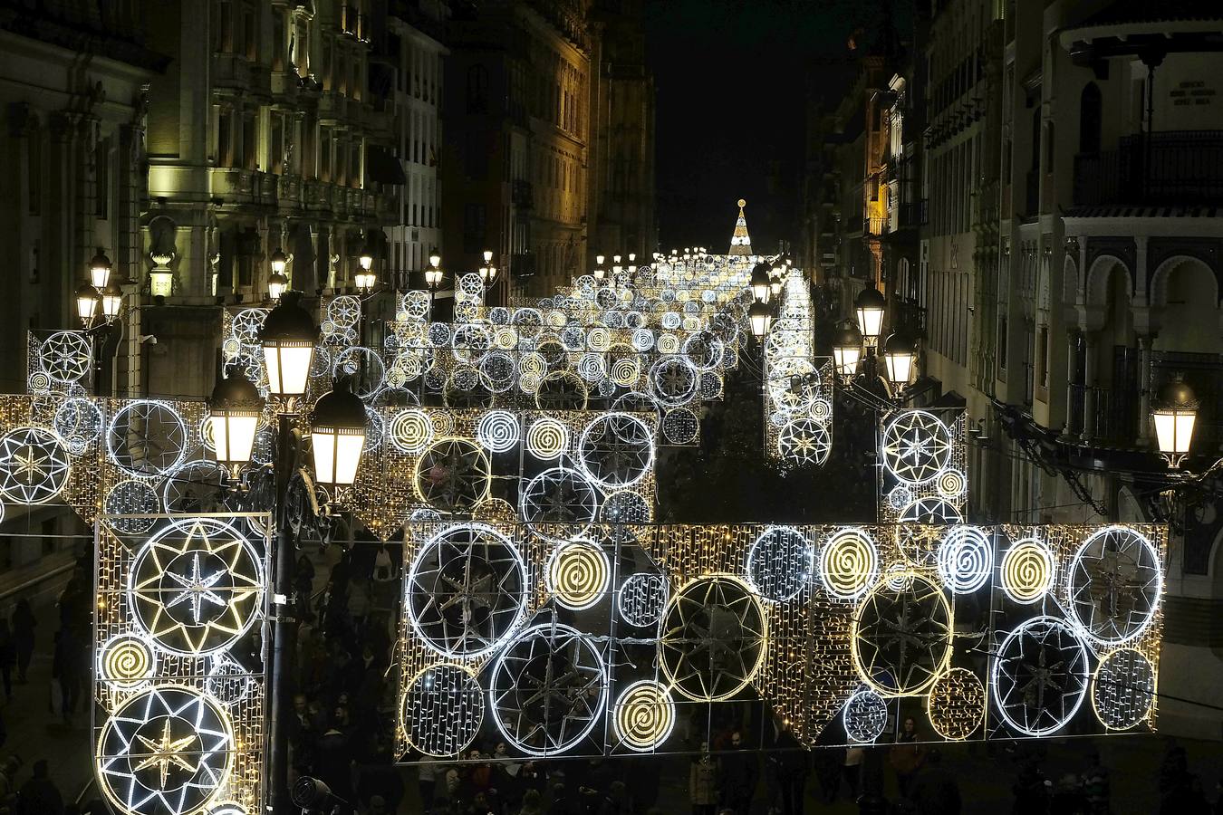 El alumbrado de la iluminación navideña de Sevilla, en imágenes