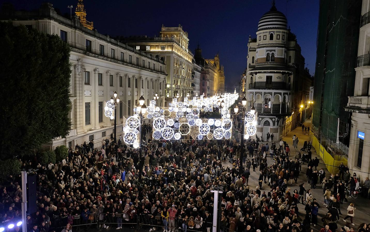 El alumbrado de la iluminación navideña de Sevilla, en imágenes