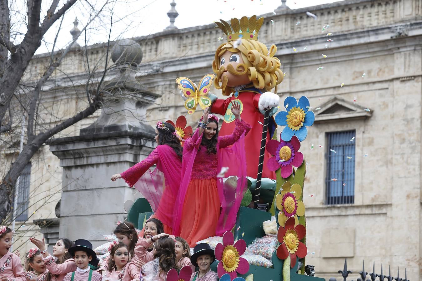 Fotogalería: Ilusión y caramelos en Sevilla