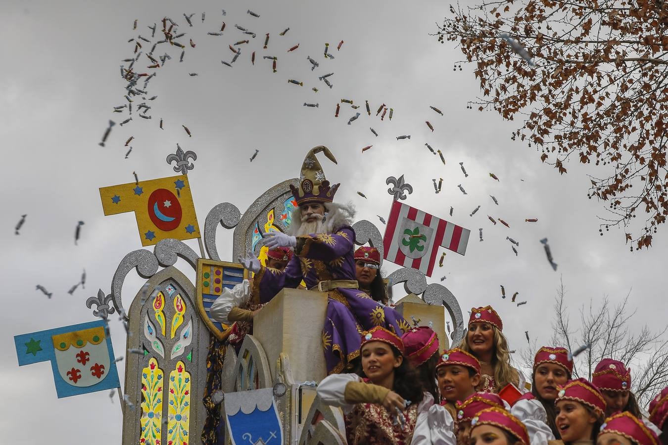 Fotogalería: Ilusión y caramelos en Sevilla