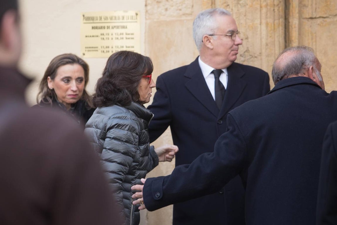 El funeral de Pepe el de El Caballo Rojo, en imágenes