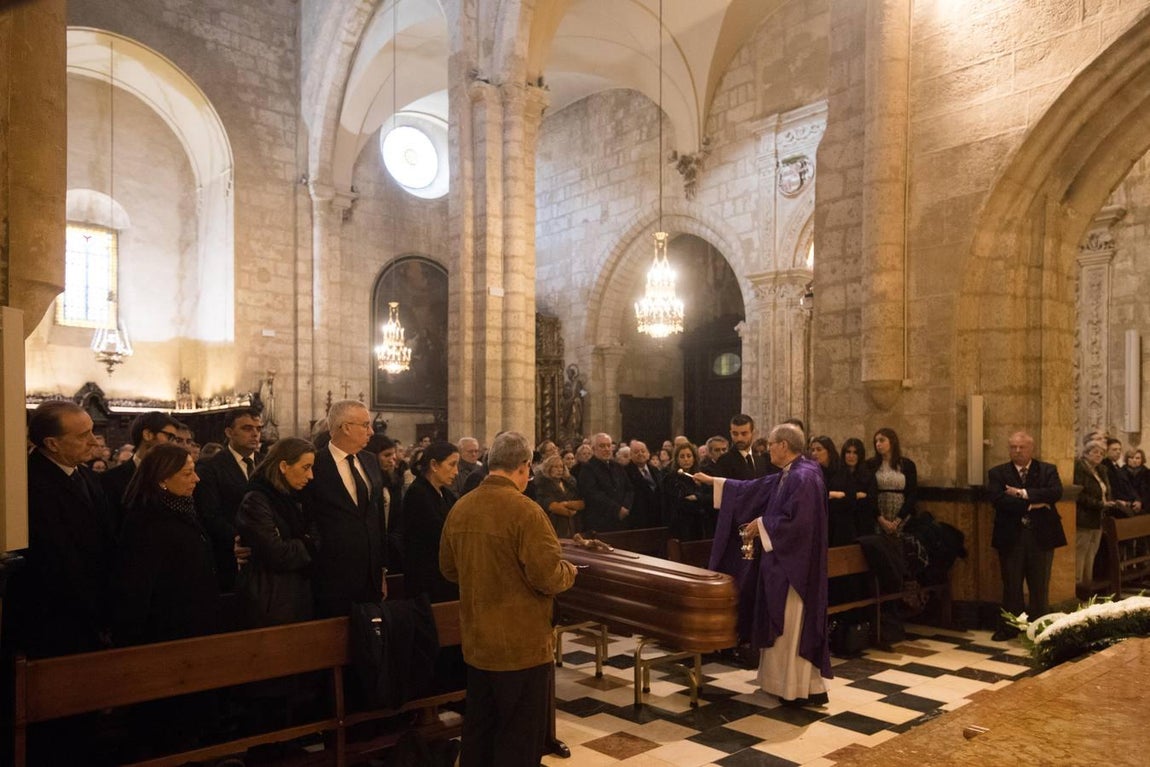 El funeral de Pepe el de El Caballo Rojo, en imágenes