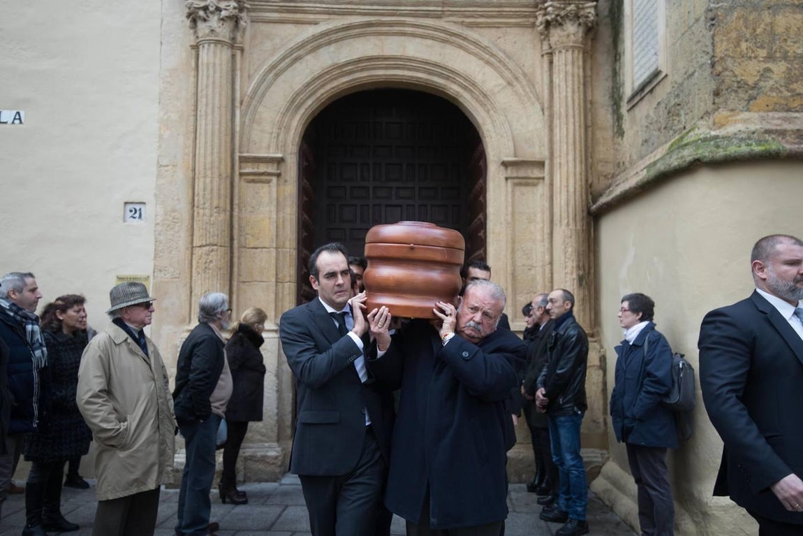 El funeral de Pepe el de El Caballo Rojo, en imágenes