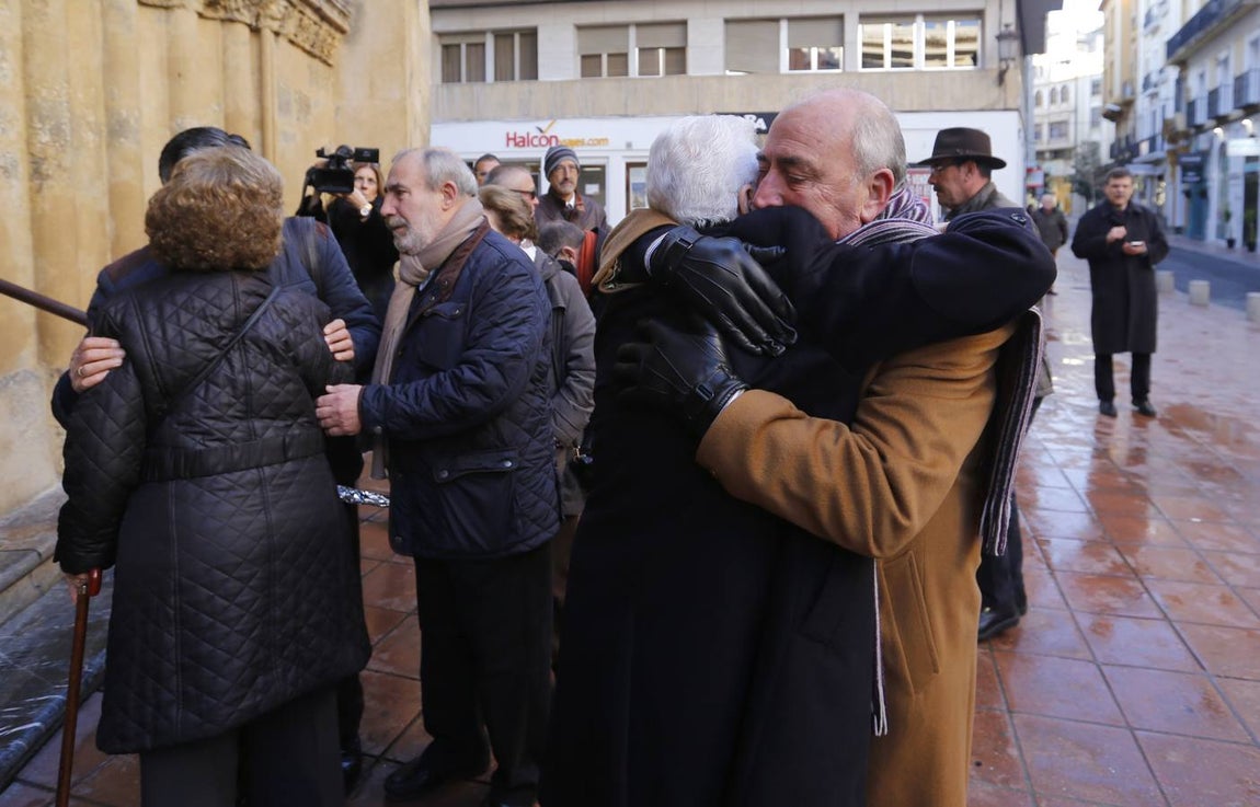 El funeral de Pablo García Baena en San Miguel, en imágenes