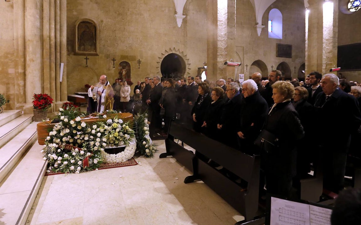 El funeral de Pablo García Baena en San Miguel, en imágenes