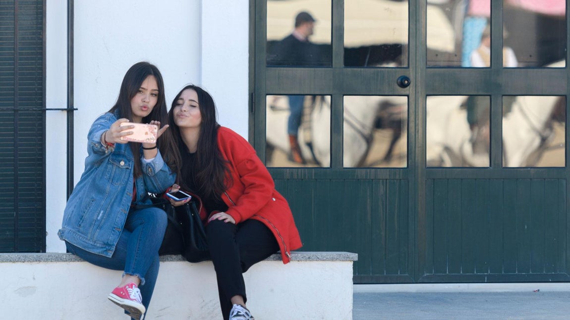 Sol, caballos y buen ambiente en El Rocío