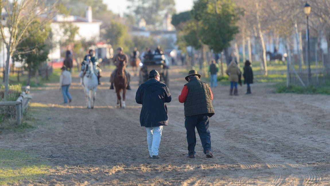 Sol, caballos y buen ambiente en El Rocío